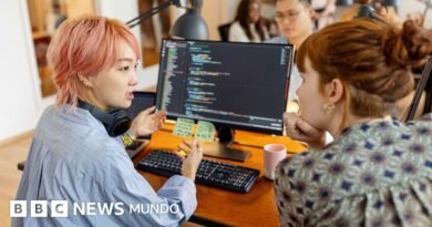 Las empresas de IA prometen que se trabajará menos, pero sus empleados dicen que tienen jornadas de 90 horas semanales - BBC News Mundo