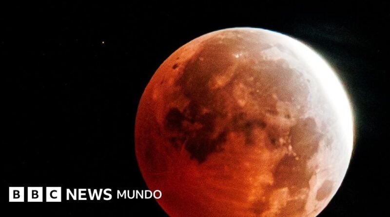 Las imágenes más destacadas del eclipse parcial de Luna que se vio alrededor del mundo - BBC News Mundo