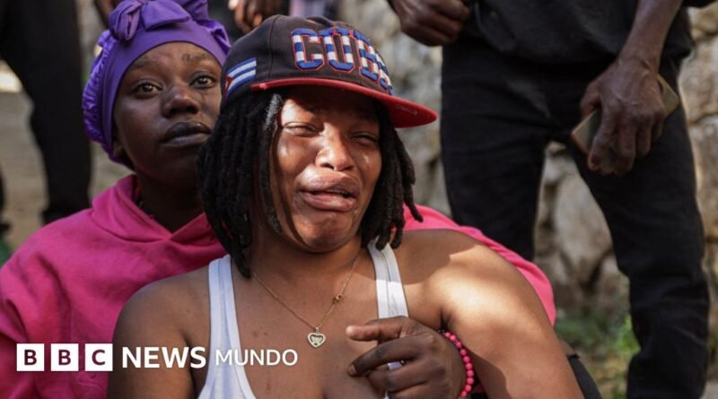 Las imágenes que reflejan el dolor y la rabia en Kenscoff, la localidad de Haití donde bandas criminales asesinaron a 47 personas en una sola noche - BBC News Mundo