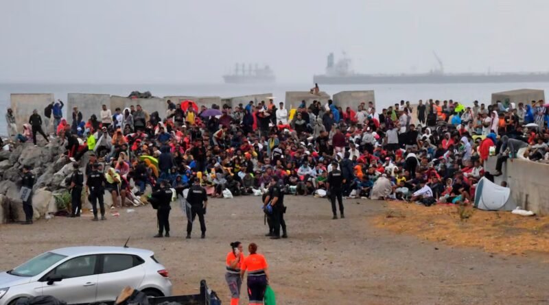 Las mafias encarecen hasta los 9.000 euros lo que cobran a los migrantes por llevarles de Ceuta a la Península