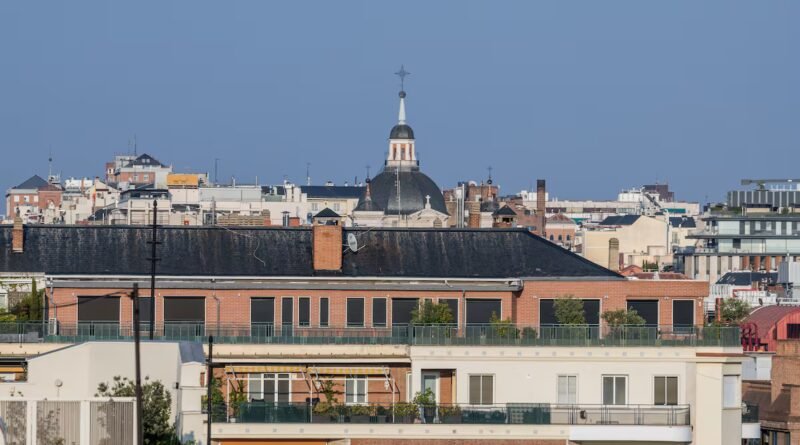 Los áticos de Chamberí: las horas más erráticas de Amador, Ayuso y su entorno