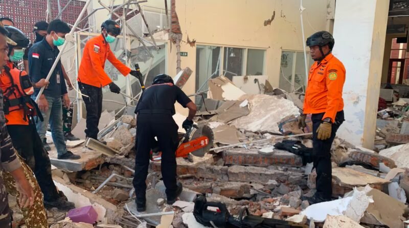 Los equipos de rescate de Indonesia buscan supervivientes tras el terremoto de 7,7 de magnitud