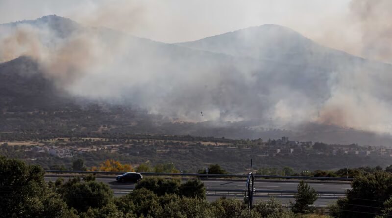 Los incendios en Segovia evolucionan favorablemente, pero se mantiene el desalojo de 176 personas