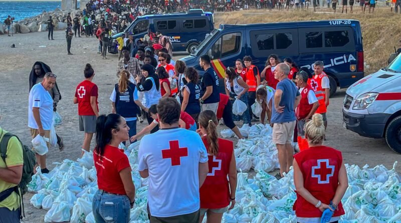 Los migrantes registrados por entidades sociales y organismos públicos en Ceuta superan con creces las cifras de Interior