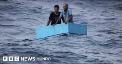 Los pescadores rescatados en México tras pasar cinco días a la deriva en el mar aferrados a una hielera - BBC News Mundo