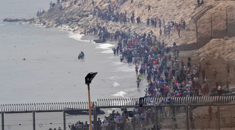 Los servicios de inteligencia concluyen que Rabat permitió y utilizó la oleada humana sobre Ceuta, pero no la planeó