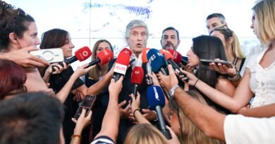 Marlaska envía a Ceuta más policías de Extranjería para acelerar la expulsión de 5.000 migrantes