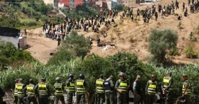 Marruecos frustra el intento de cientos de migrantes subsaharianos de alcanzar Ceuta