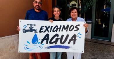 Alfredo Cuyar, Dhara Rivera y Ángeles Acosta, de la coalición Exigimos Agua.