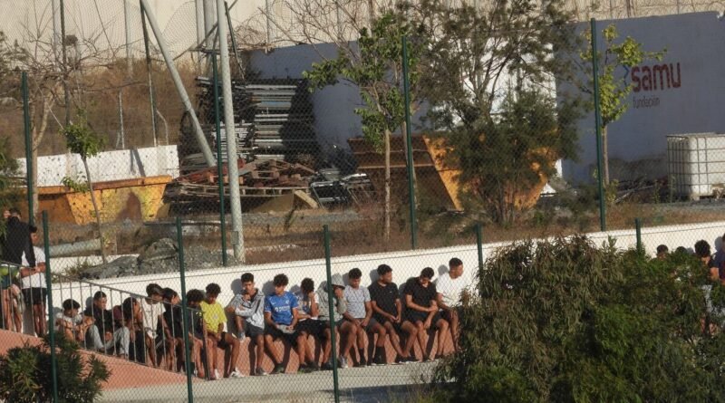 Más de 1.750 menores extranjeros han sido derivados desde Canarias, Ceuta y Melilla en un año