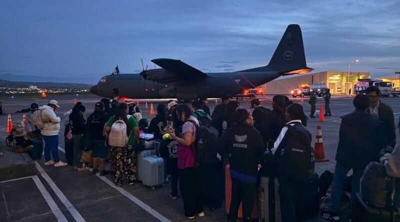 México repatría a 36 connacionales afectados por terremoto en Colombia  - RR Noticias