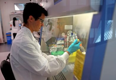 Moderna y Merck anuncian el éxito de la primera vacuna personalizada contra el melanoma y sus acciones se disparan en Bolsa