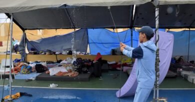Mujeres y menores migrantes, algunas enfermas, en colchones mojados en Ceuta: “Esto es una vergüenza, son personas vulnerables”