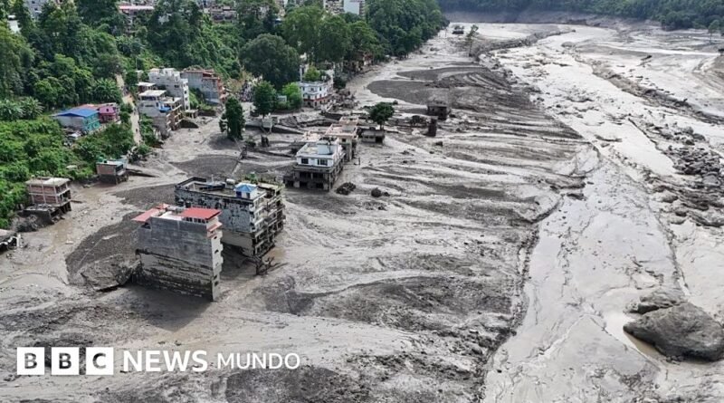 Nepal y Tíbet: las impresionantes imágenes de la devastadora avalancha que dejó cientos de muertos y desaparecidos en la frontera de los países - BBC News Mundo