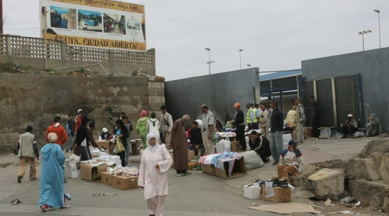 Frontera hispano-marroquí de Ceuta en 2005.