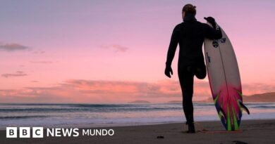 “Perdí una pierna cuando tenía 16 años y ahora soy 4 veces campeón mundial de surf”  - BBC News Mundo