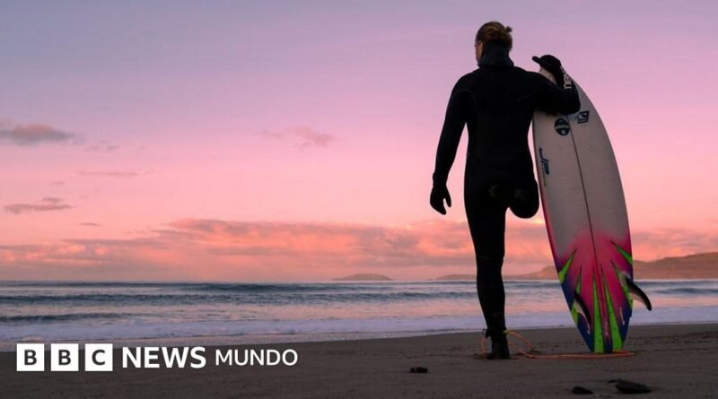 “Perdí una pierna cuando tenía 16 años y ahora soy 4 veces campeón mundial de surf”  - BBC News Mundo
