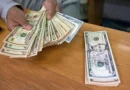 Peso pierde mientras guerra en Medio Oriente se prolonga - RR Noticias