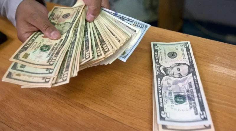 Peso pierde mientras guerra en Medio Oriente se prolonga - RR Noticias