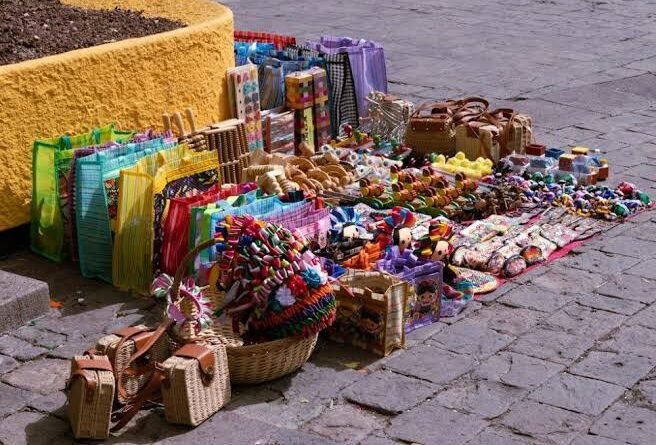 Piden diálogo para regular venta de artesanías - RR Noticias
