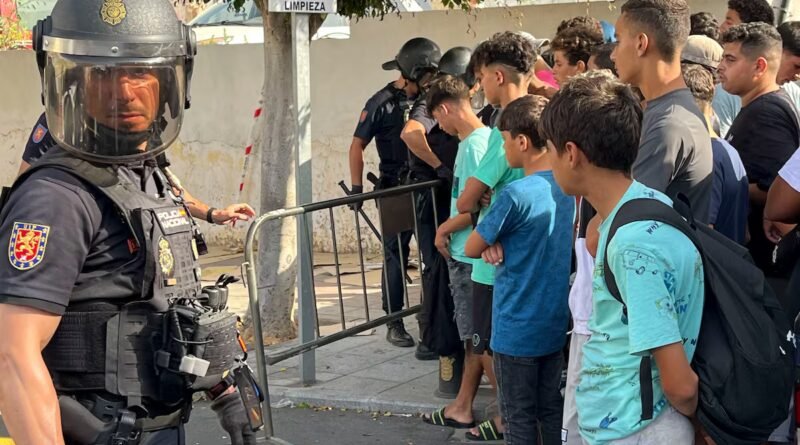 Policías rechazan las acusaciones de maltrato a migrantes en Ceuta lanzadas por una organización marroquí