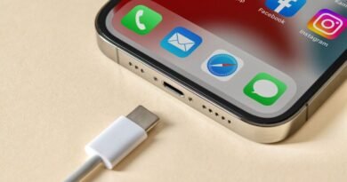 Por qué los celulares dejaron de traer cargador y puerto para audífonos y qué hay detrás del cambio