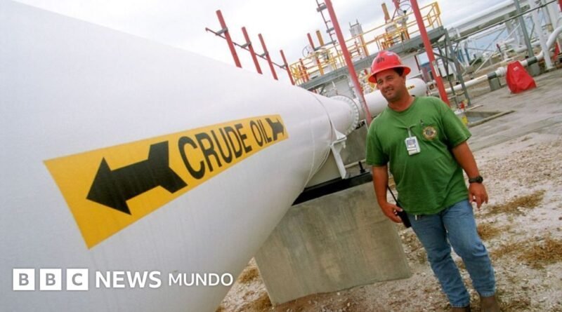 Qué es la reserva estratégica de petróleo de EE.UU. y por qué está en su nivel más bajo desde 1983 - BBC News Mundo