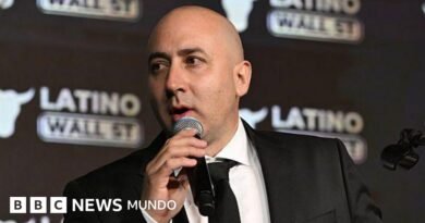 Quién es Fernando Cerimedo, el asesor de Milei y otros políticos de derecha acusado en Bolivia de ordenar un ataque de sicarios contra su pareja - BBC News Mundo