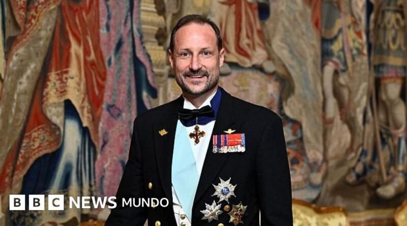 Quién es Haakon VIII, el nuevo rey de Noruega que asume la corona en tiempos turbulentos para la monarquía del país nórdico - BBC News Mundo