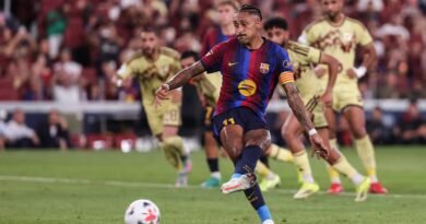 Raphinha sobrevive a la canícula y el Barcelona se lleva el Gamper
