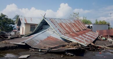 Suben a 47 los muertos tras un terremoto de magnitud 7.7 en Indonesia - RR Noticias