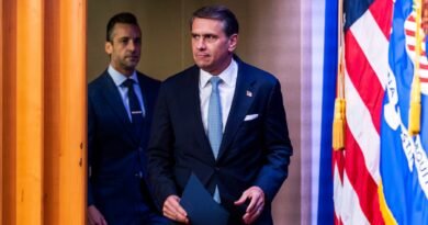 Todd Blanche, exabogado de Trump, se convierte en fiscal general tras una ajustada votación de madrugada en el Senado
