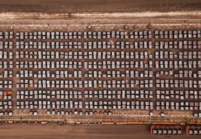 Trump anuncia aranceles del 50% para vehículos y acero de Canadá desde el 1 de enero de 2027