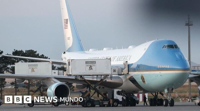 Trump se escondió en un contenedor de comida para cambiar de avión en secreto tras la cumbre de la OTAN en Turquía, según medios en EE.UU. - BBC News Mundo