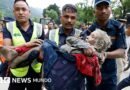 Un deslave en la frontera entre Nepal y Tíbet deja al menos 31 fallecidos y centenares de desaparecidos, entre ellos 291 turistas extranjeros - BBC News Mundo