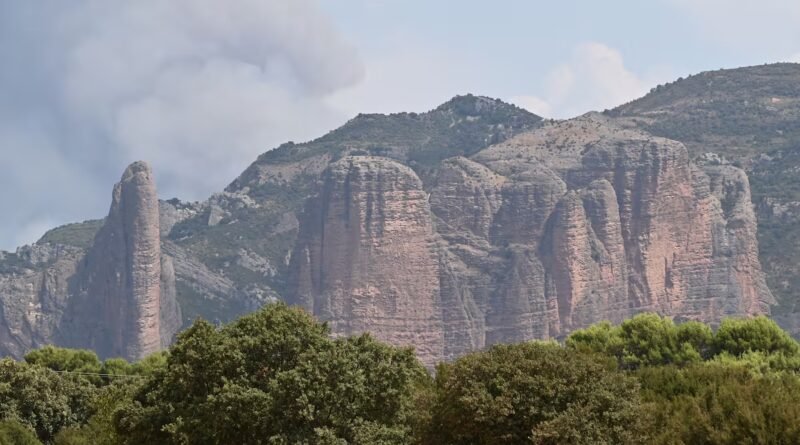 Un juez envía a prisión provisional al detenido por el incendio en Las Peñas de Riglos (Huesca)
