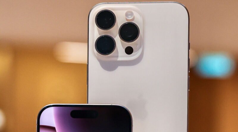 ¿Para qué sirve el pequeño sensor que algunos celulares tienen junto a las cámaras?