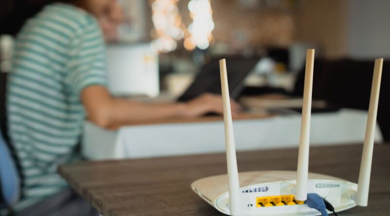 ¿Por qué mi wifi tiene dos redes y una dice 5G? Lo que significa realmente y cuál deberías usar para tu internet
