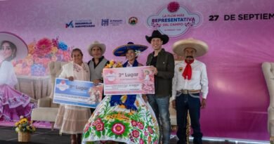 Premia Rodrigo Monsalvo a ganadoras de La Flor más Representativa del Campo 2026* Premia Rodrigo Monsalvo a ganadoras de La Flor más Representativa del Campo 2026*