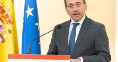 Albares explora la “europeización” de Ceuta y Melilla en un viaje a Bruselas