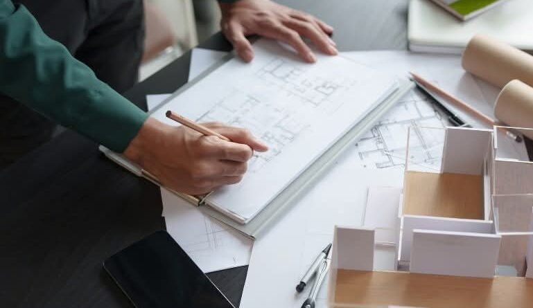 Arquitectos advierten de fraudes por profesionistas no colegiados - RR Noticias