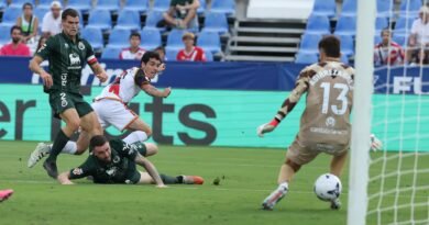 Camello y Ratiu convierten Butarque en Vallecas y dan la primera victoria del curso al Rayo