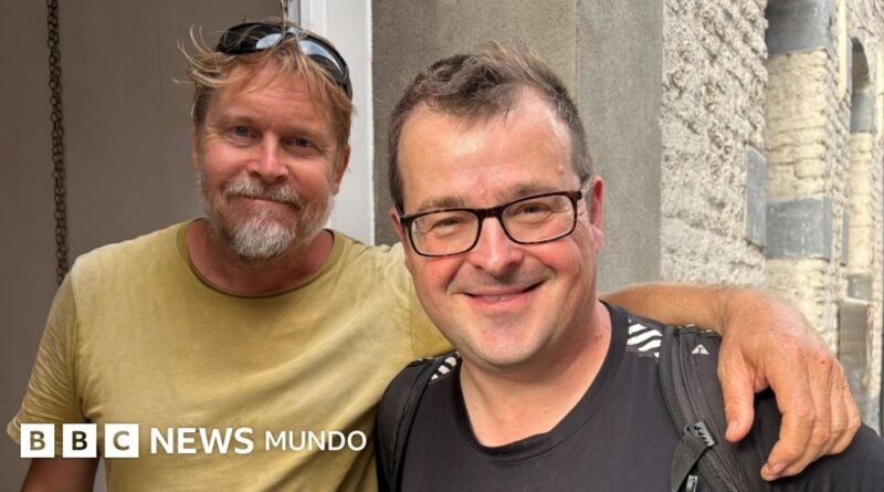 Caminé junto a Karl Bushby, el aventurero británico que lleva 28 años recorriendo el mundo a pie - BBC News Mundo