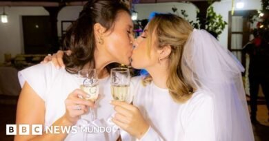 Cómo Scarlett y Fabiana lograron celebrar el primer matrimonio homosexual en Bolivia, un país donde no está legalizado - BBC News Mundo