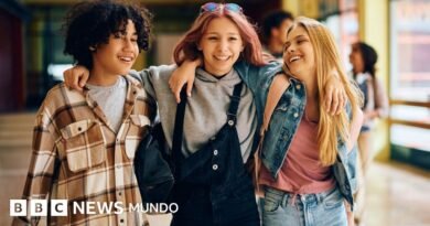 Cómo la secundaria se presta para estereotipos que nos marcan hasta cuando somos adultos - BBC News Mundo