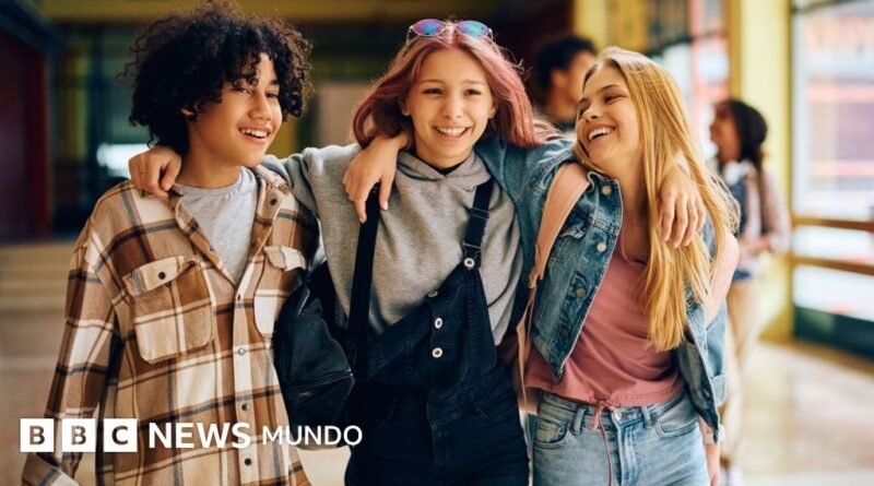 Cómo la secundaria se presta para estereotipos que nos marcan hasta cuando somos adultos - BBC News Mundo