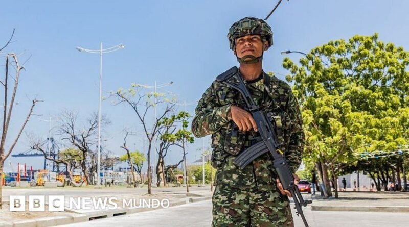 Cómo la turística Santa Marta se convirtió en la primera prueba de fuego de la lucha de De la Espriella contra los grupos armados en Colombia - BBC News Mundo