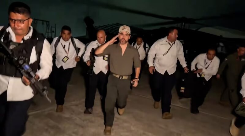 Con pistola, chaleco antibalas y música épica: Abelardo de la Espriella difunde el video de su patrullaje en una Santa Marta atemorizada