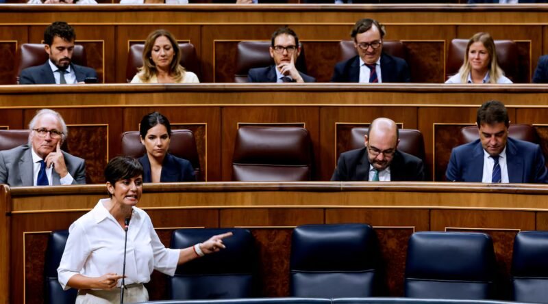Cruce de reproches por el desahucio de Maricarmen: el Gobierno apunta al PP y sus socios al PSOE