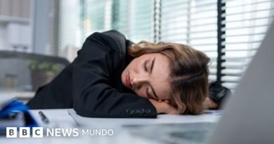 Cuál es la razón de que nos dé sueño después de almorzar (y por qué tomarse un café no es la mejor forma de espabilarse) - BBC News Mundo